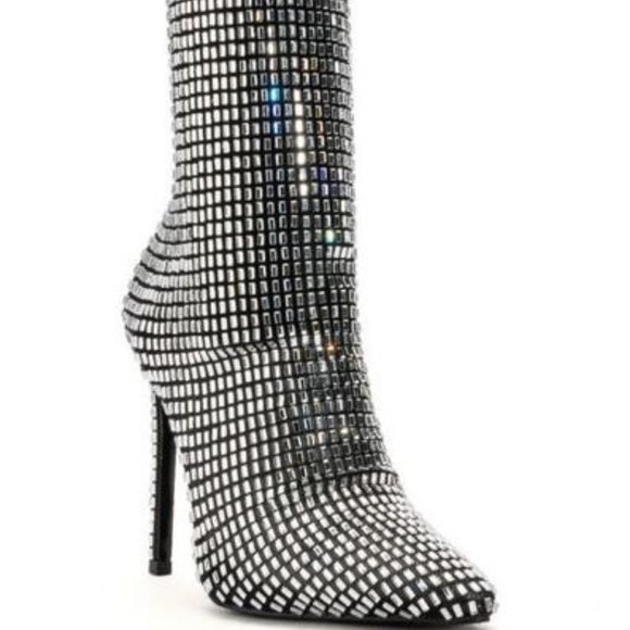 AZALEA WANG Shoes - AZALEA WANG " THE  MIRRORED SILVER STUNNAH " STILETTO BOOTIE ( BRAND NEW !!!! )
